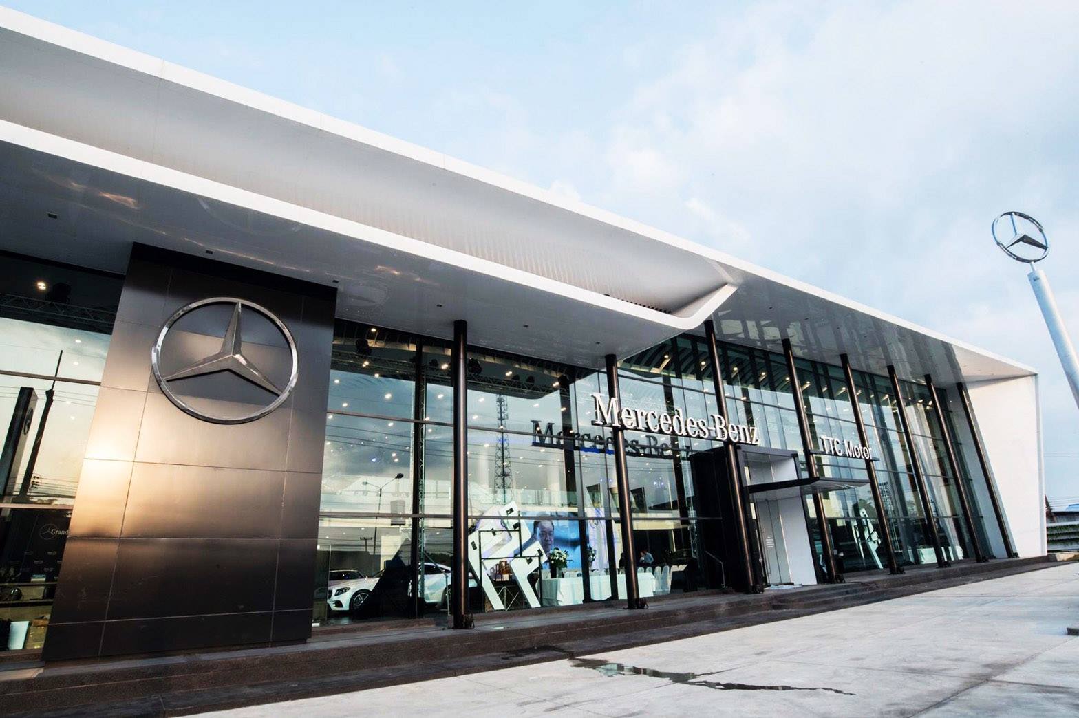 Mercedes-Benz Showroom VTC Motor