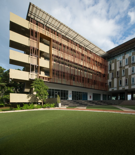 Business Administration at Hadyai University