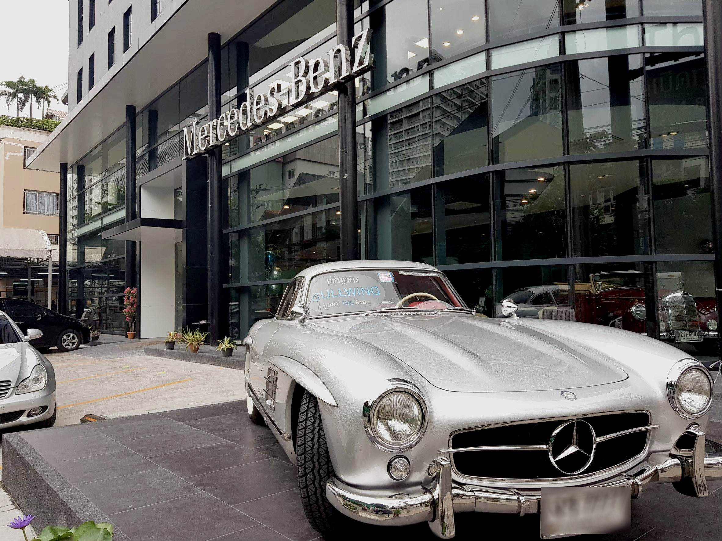 Mercedes-Benz Showroom Thonglor