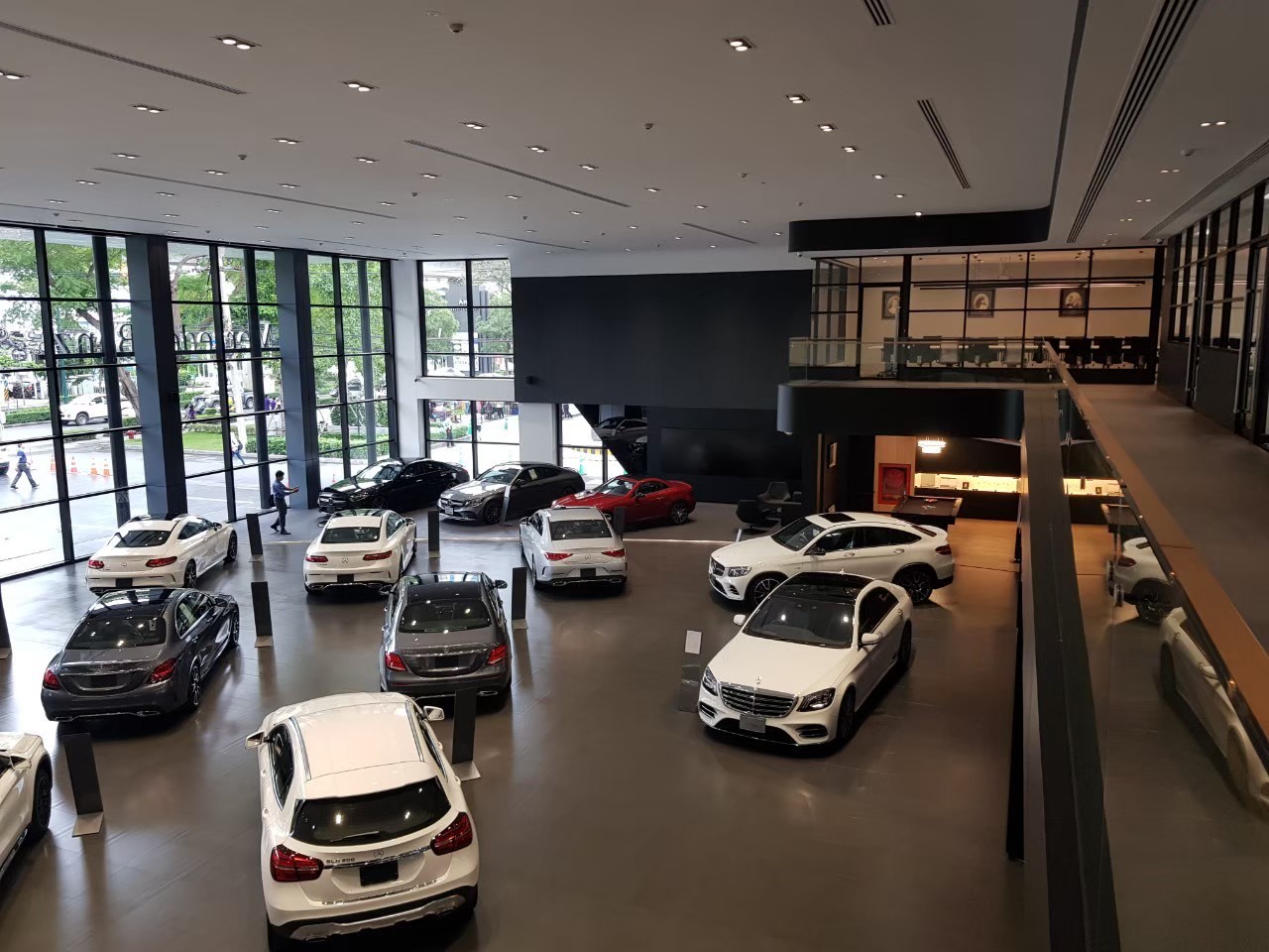 Mercedes-Benz Showroom Rajchakru